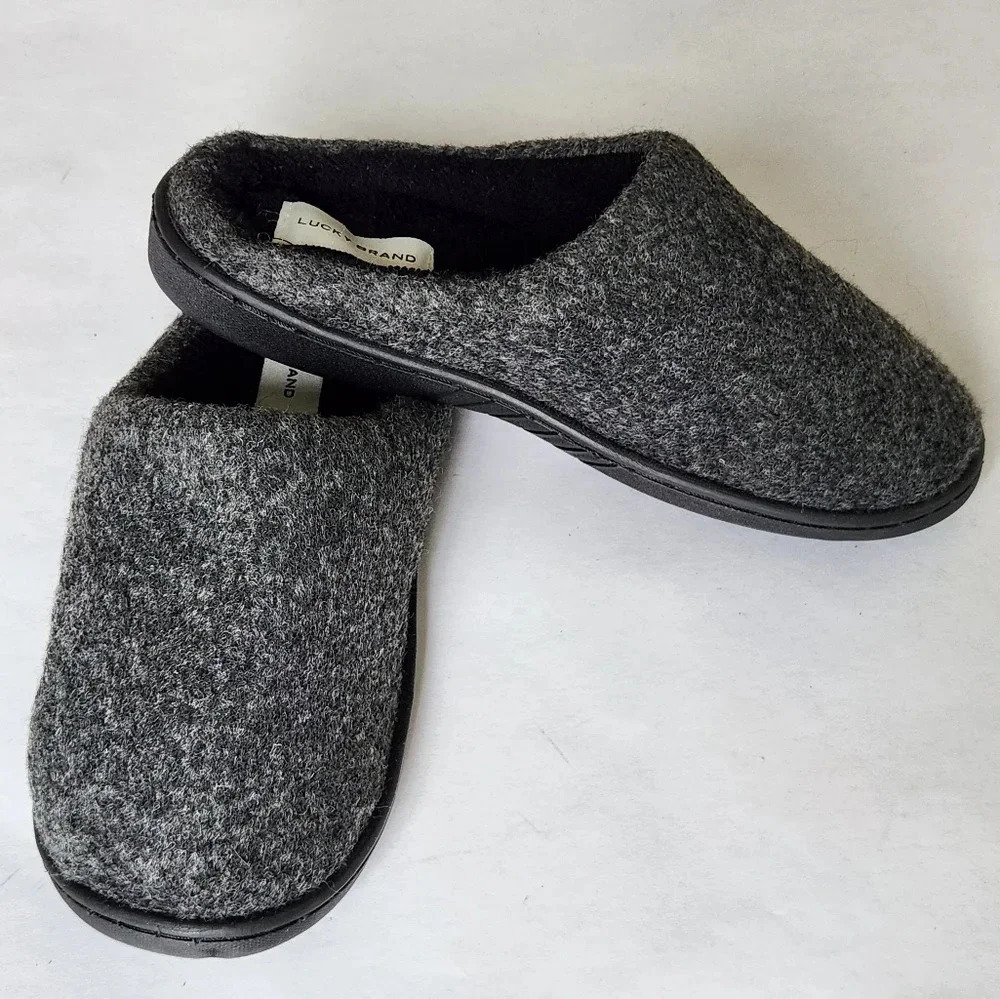 || LUCKY BRAND || grey slippers